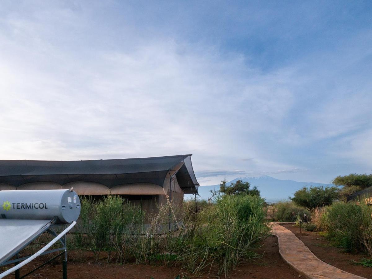 Tulia Amboseli Safari Camp Hotell Exteriör bild